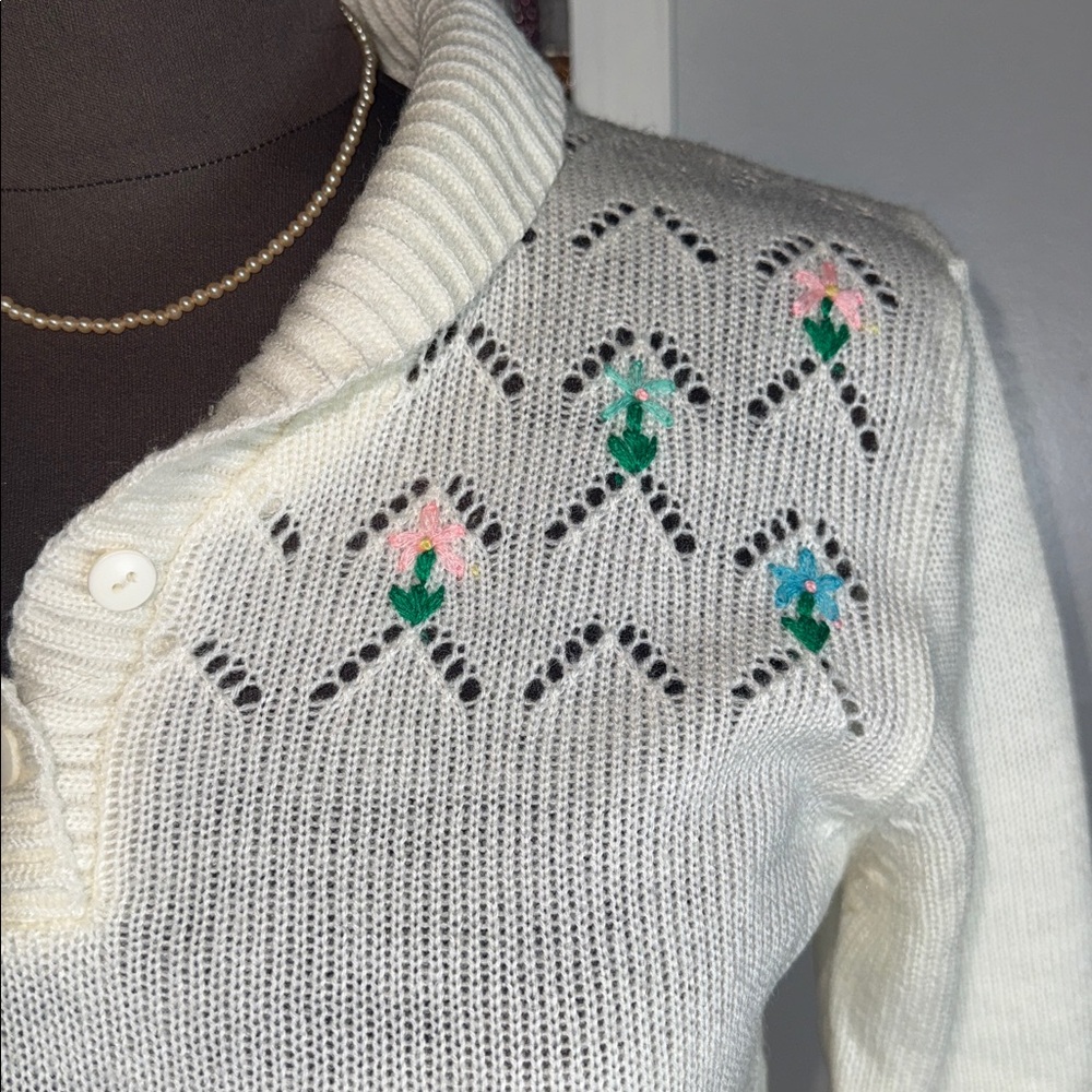 Vintage Cottagecore Embroidered Collared Sweater SZ Medium - Picture 3 of 8